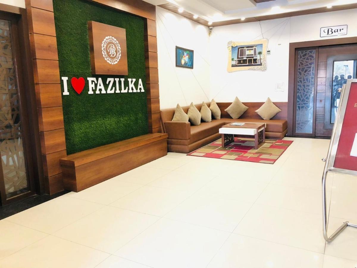 Hotel Blessing Bells, Fāzilka Extérieur photo
